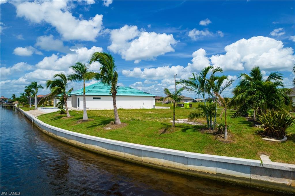 OVERSIZE SOUTHERN rear Exposure Gulf Access lot with NEW (12/2021) 121' SEAWALL - BIG WATER VIEWS