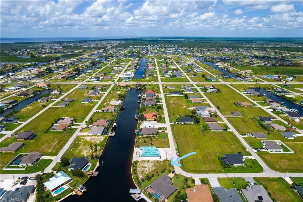 OVERSIZE SOUTHERN rear Exposure Gulf Access lot with NEW (12/2021) 121' SEAWALL - BIG WATER VIEWS