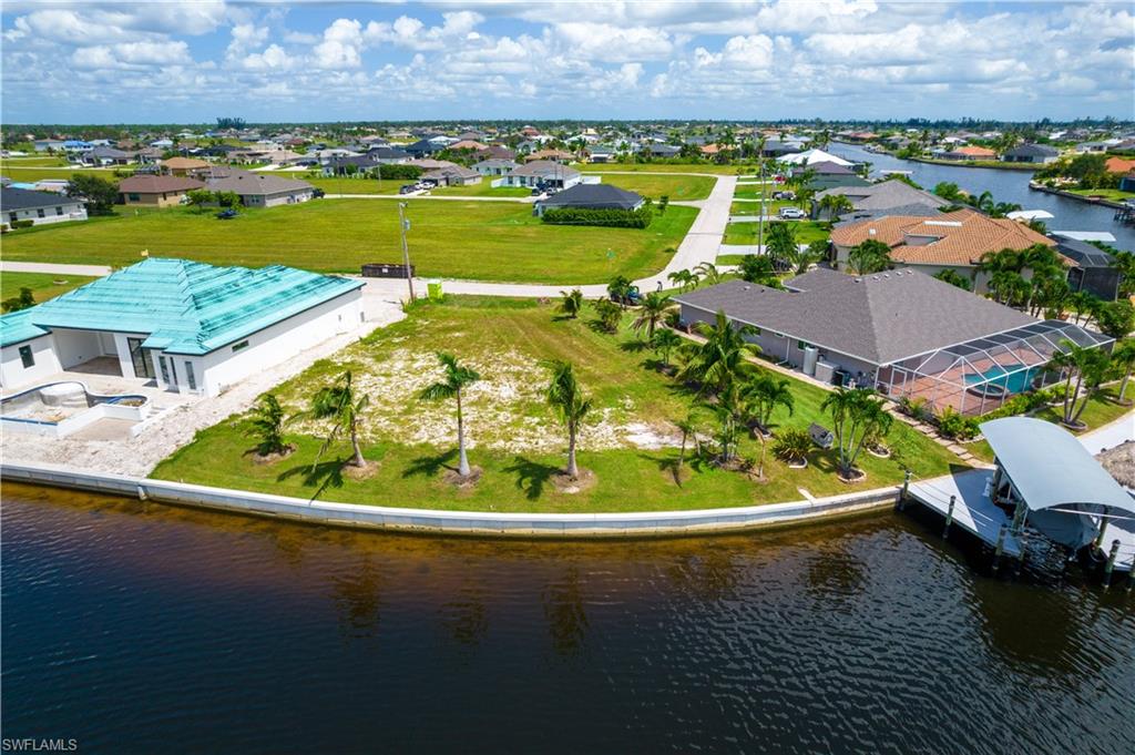 OVERSIZE SOUTHERN rear Exposure Gulf Access lot with NEW (12/2021) 121' SEAWALL - BIG WATER VIEWS