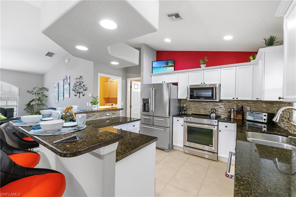 Dining Room with Breakfast Bar