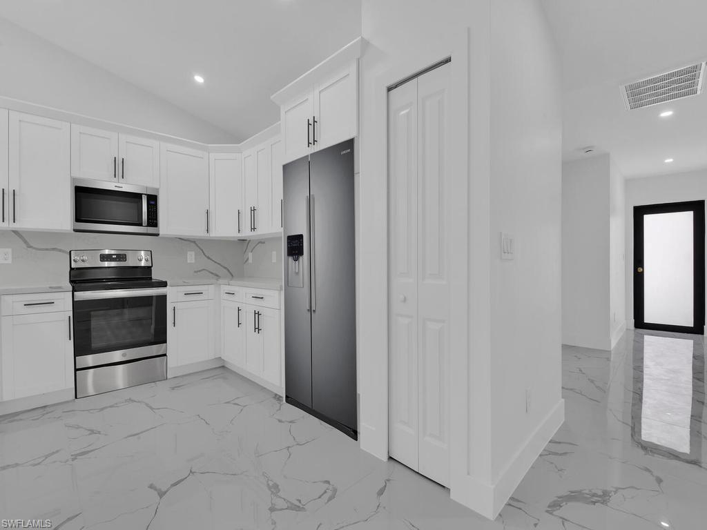 104/106 Hightower AVE S photo 13