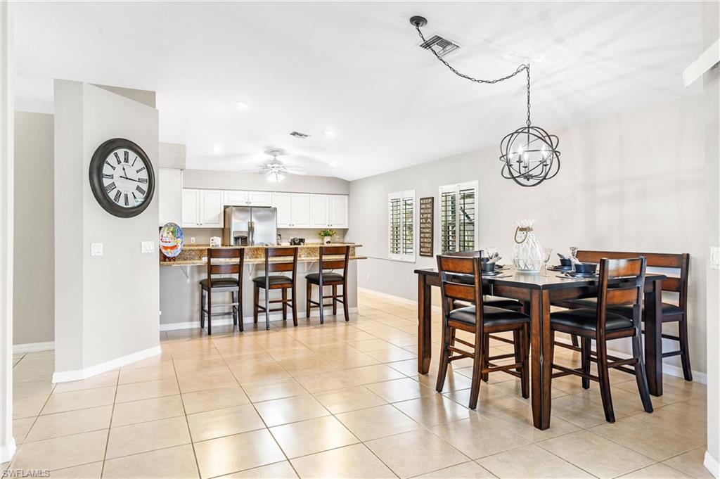 Dining Room & Breakfast Bar
