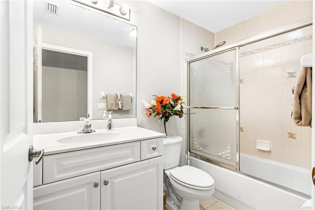 Guest Bathroom with Shower/tub combo