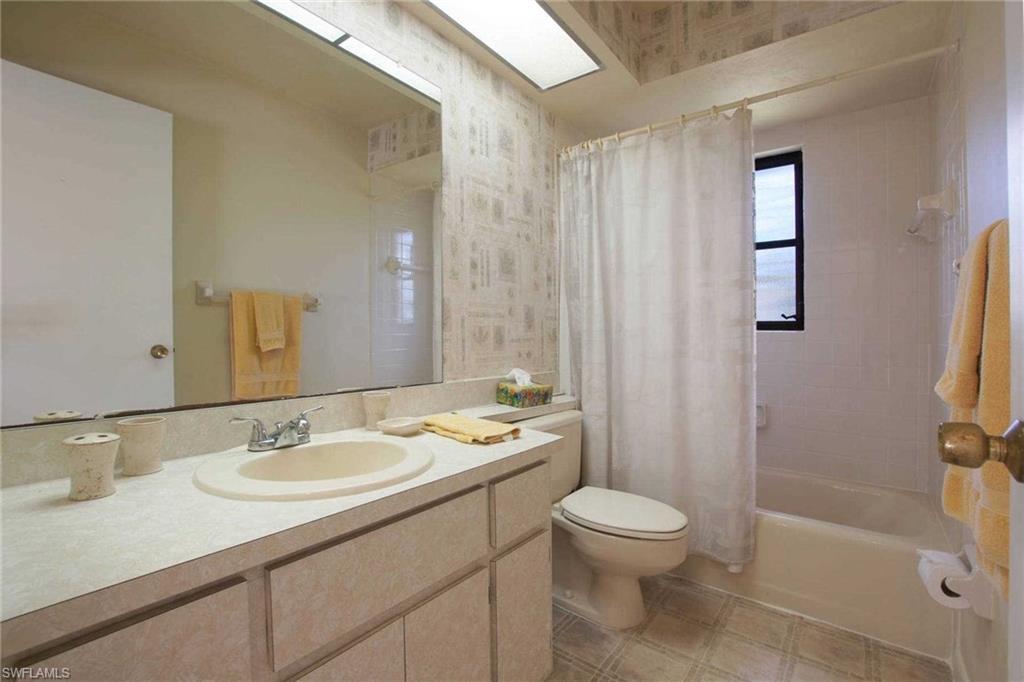 1422 SE 12th TER photo 13