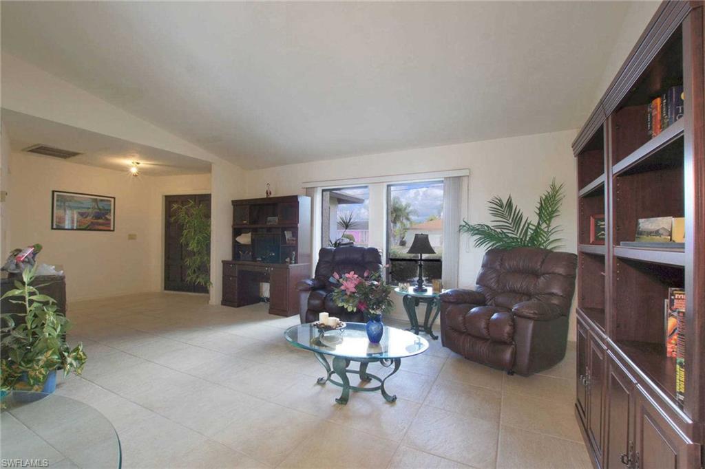 1422 SE 12th TER photo 8