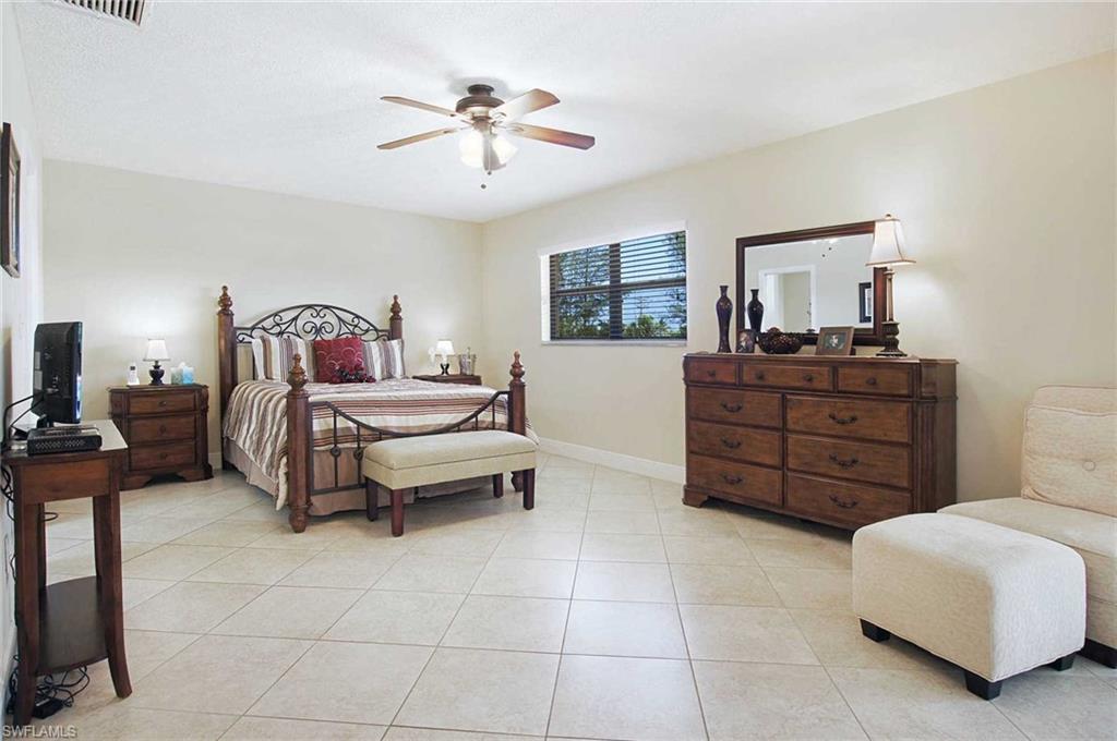 1403 SW 40th TER photo 9