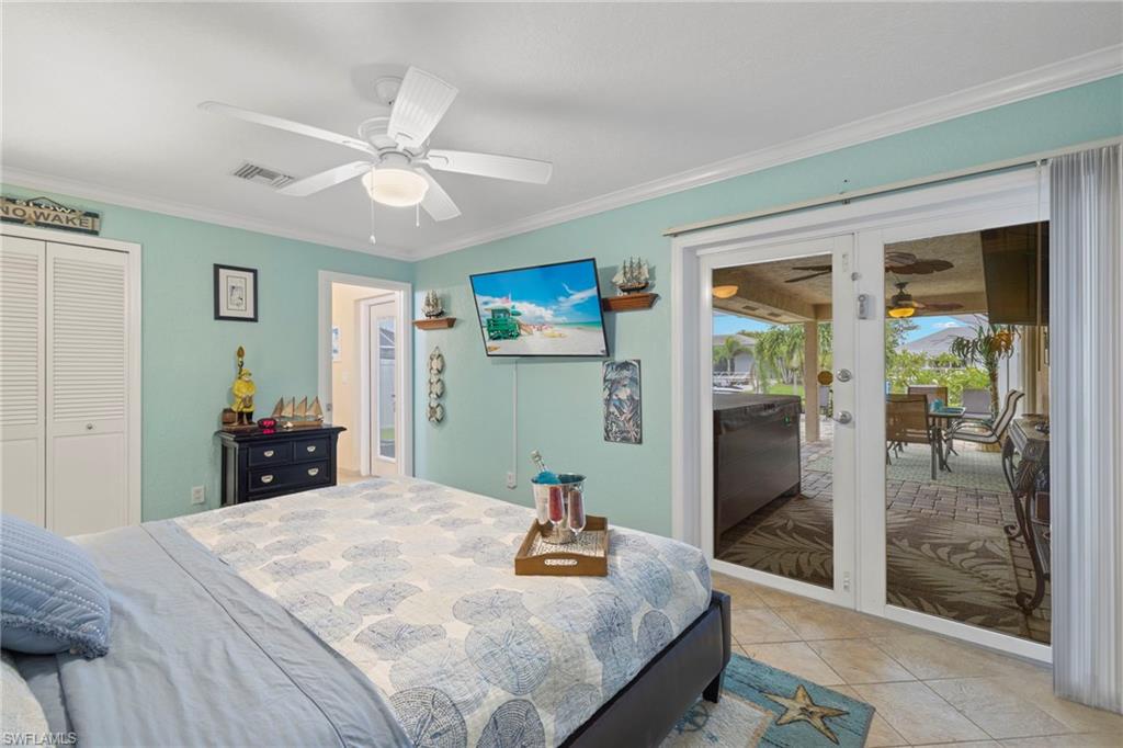 Guest bedroom w/ Queen, tv & access to lanai