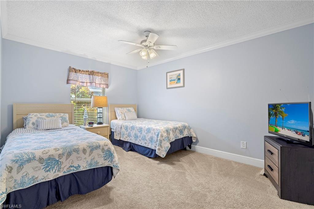 Guest bedroom w/Queen & TV