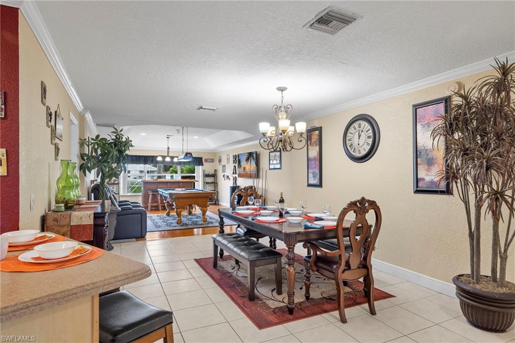 Dining area & pool table
