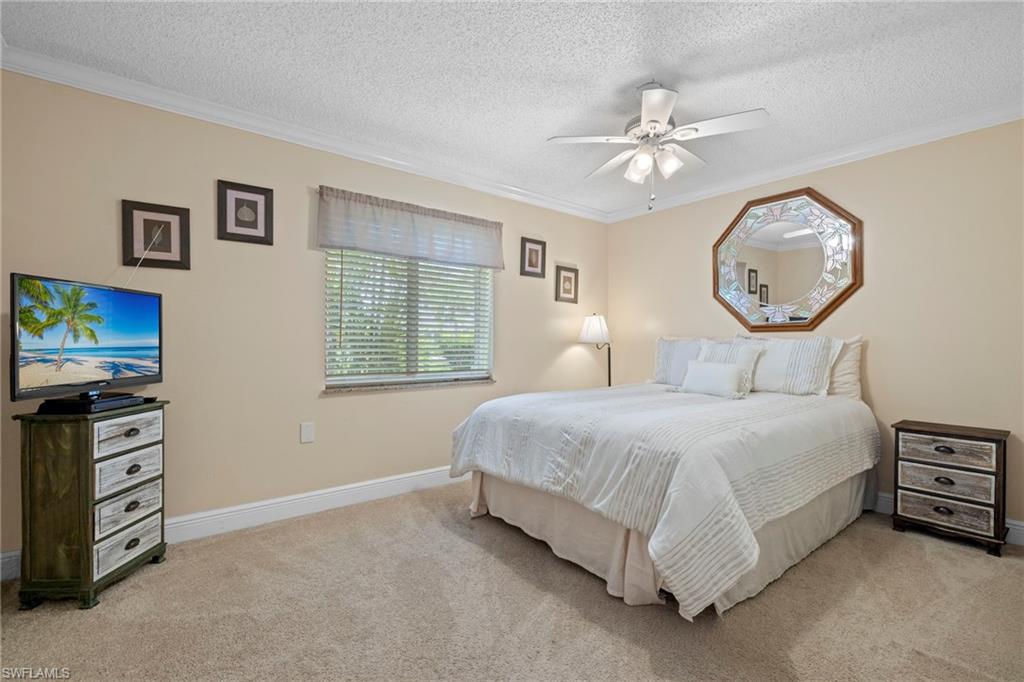 Guest bedroom w/Queen & TV