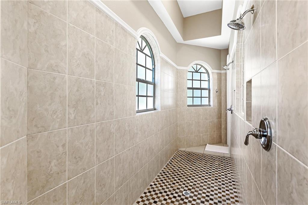 Primary Bathroom w/ Jetted Tub & Walk-Through Shower