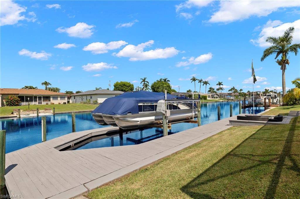 Dock w/ boat life