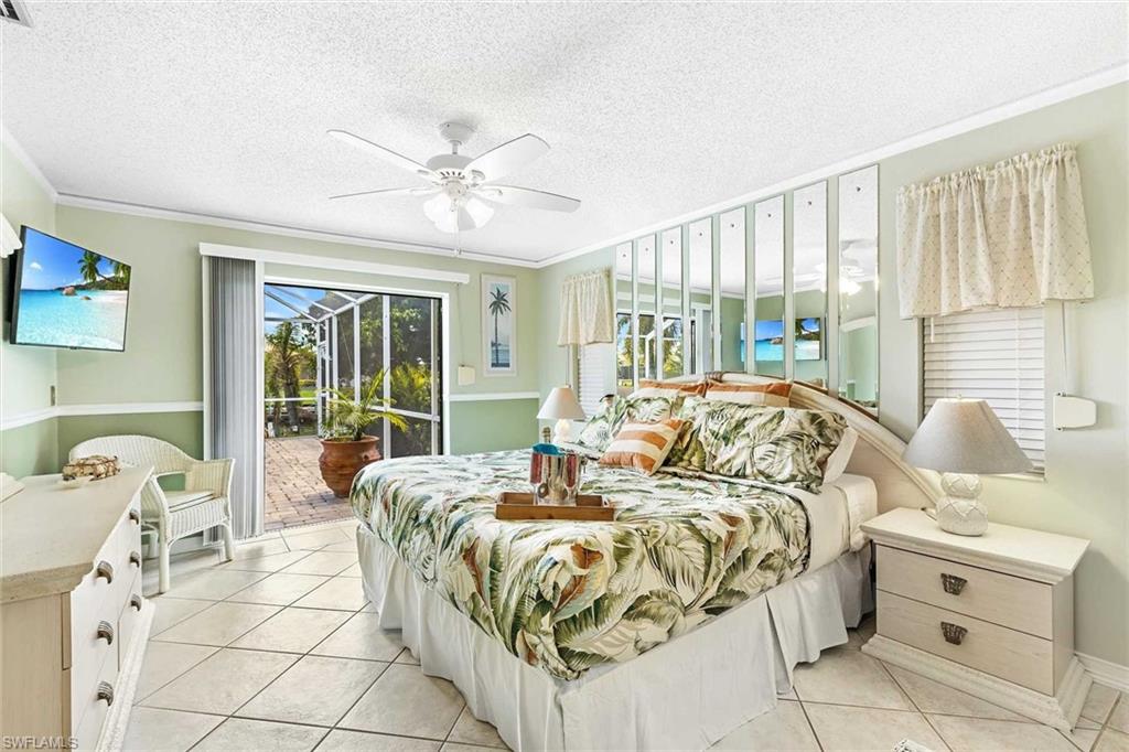 Primary Bedroom w/ King size bed