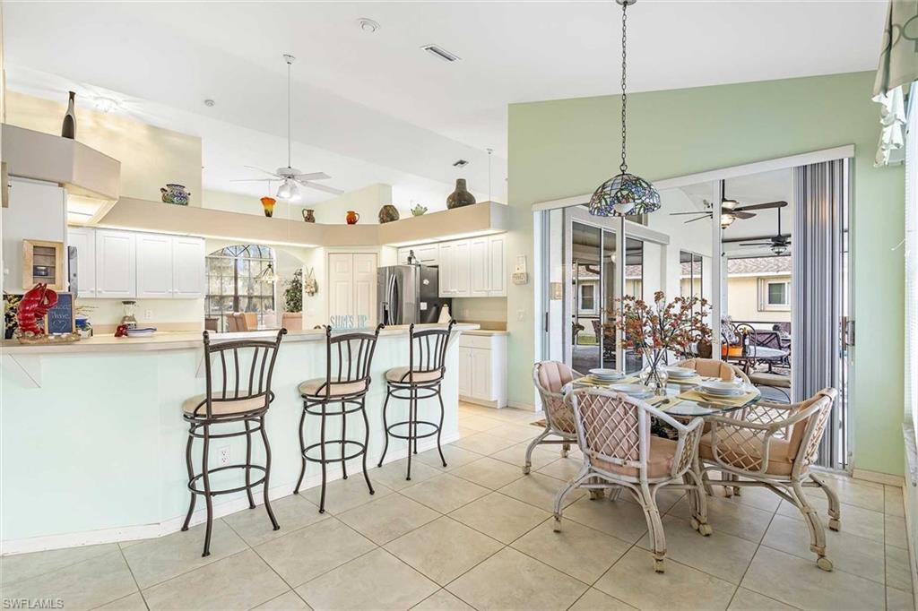 Kitchen w/ Breakfast Nook