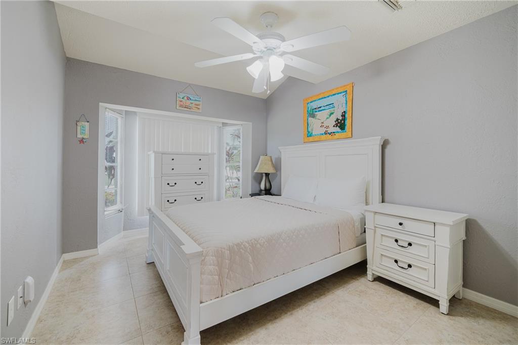 Guest Bedroom w/ Queen size bed