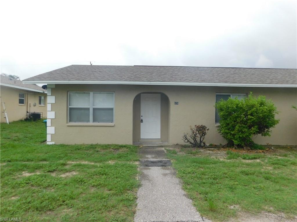 Front entry with 2 car side yard parking