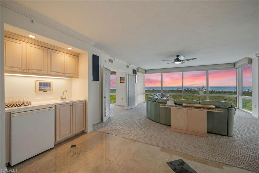 Wet bar area
