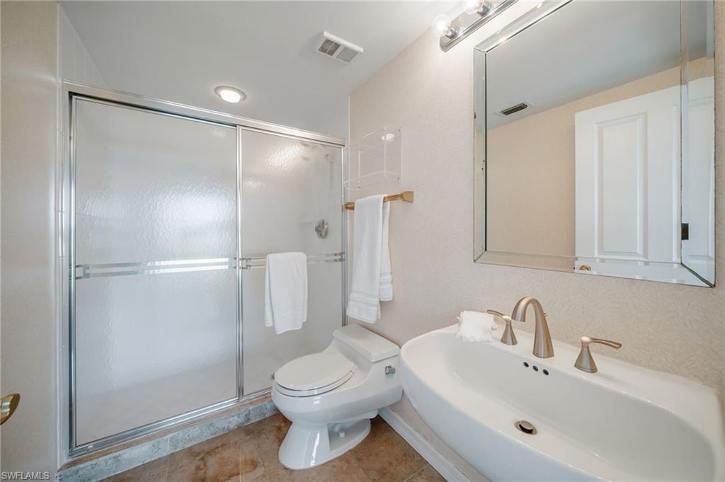 En-suite bathroom