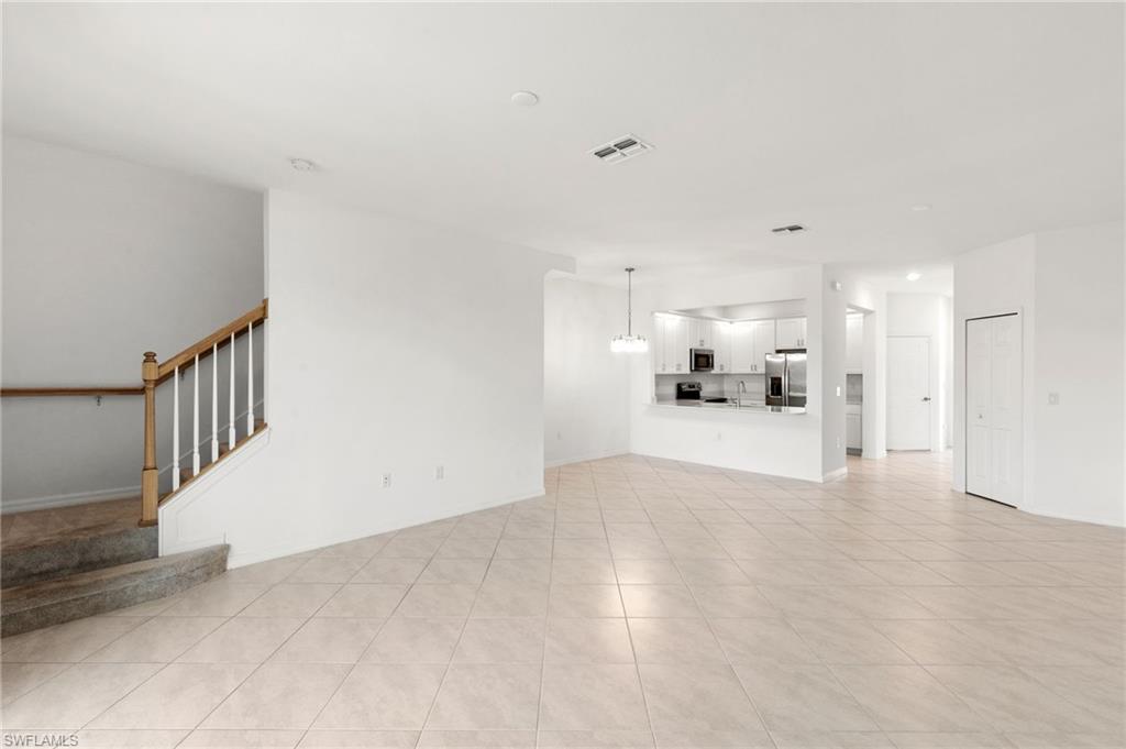 2878 Blossom WAY photo 10