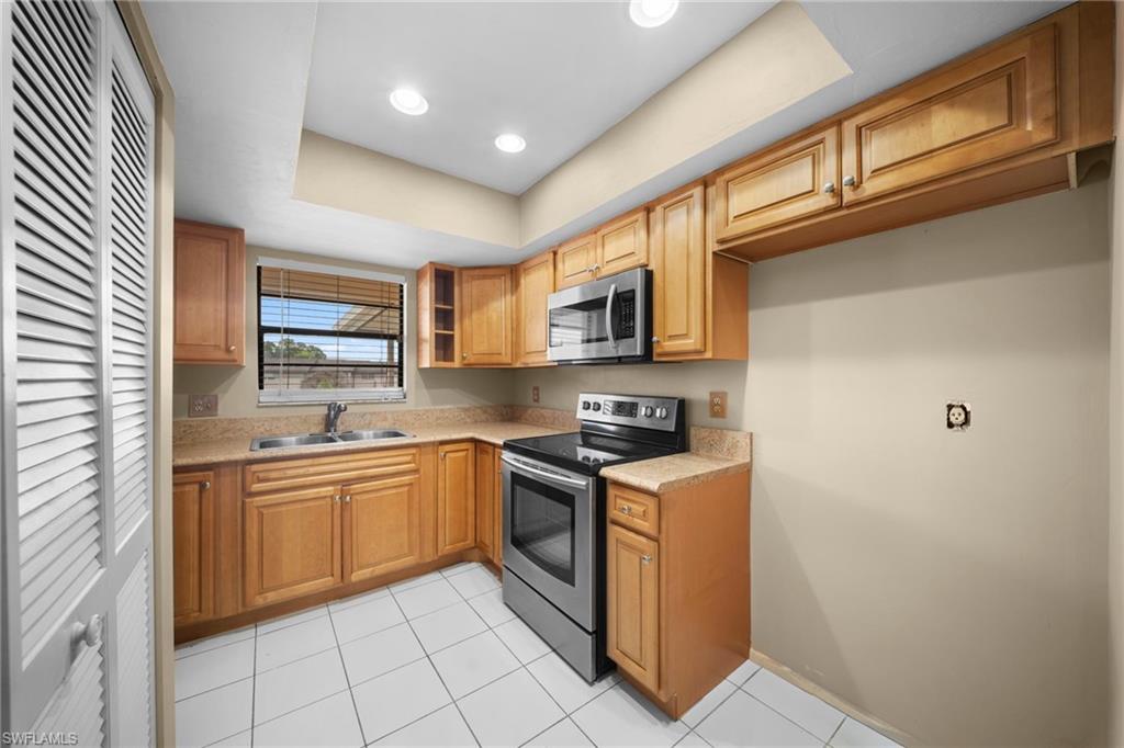 195 Cypress WAY E 8 photo 17
