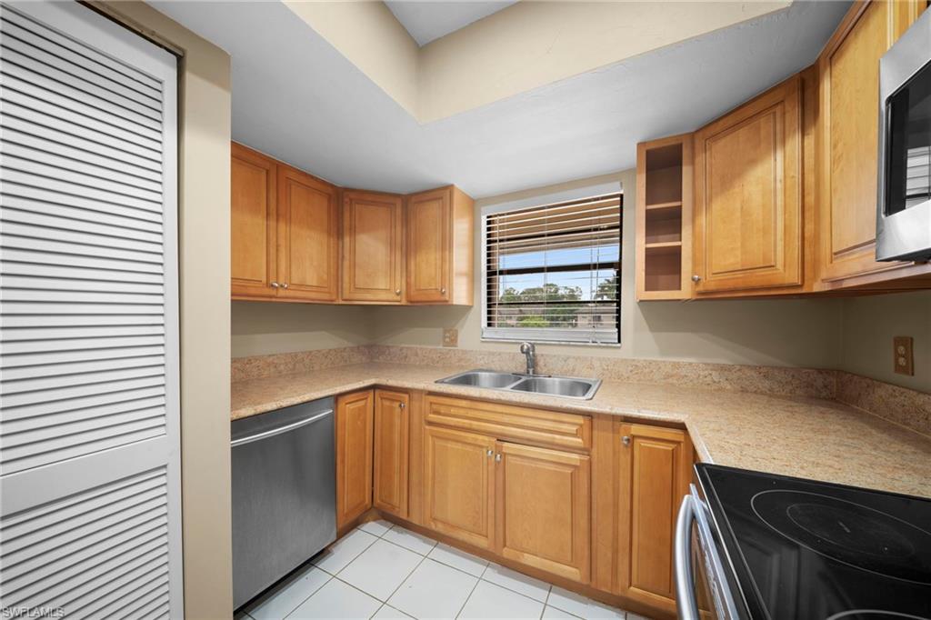 195 Cypress WAY E 8 photo 15
