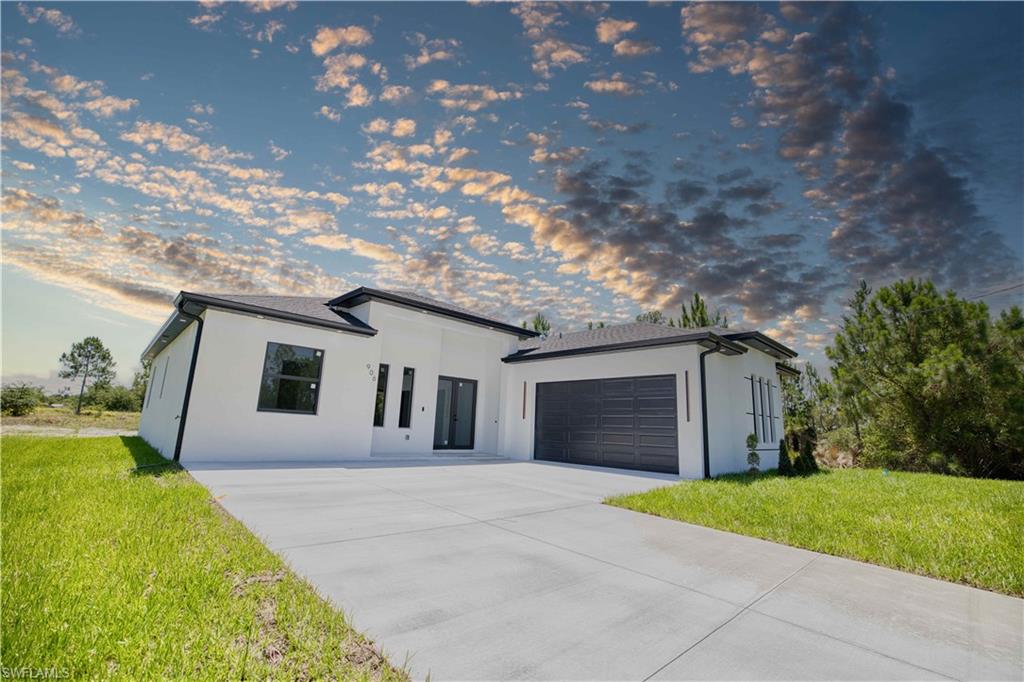 906 Greenwood AVE W