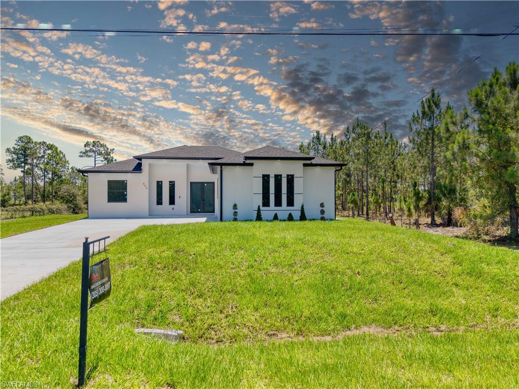 906 Greenwood AVE W