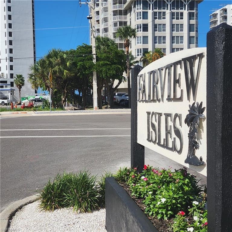 The Deeded Beach Access point is directly across the street from your  community entrance. Just a 10 minute walk to the beach!