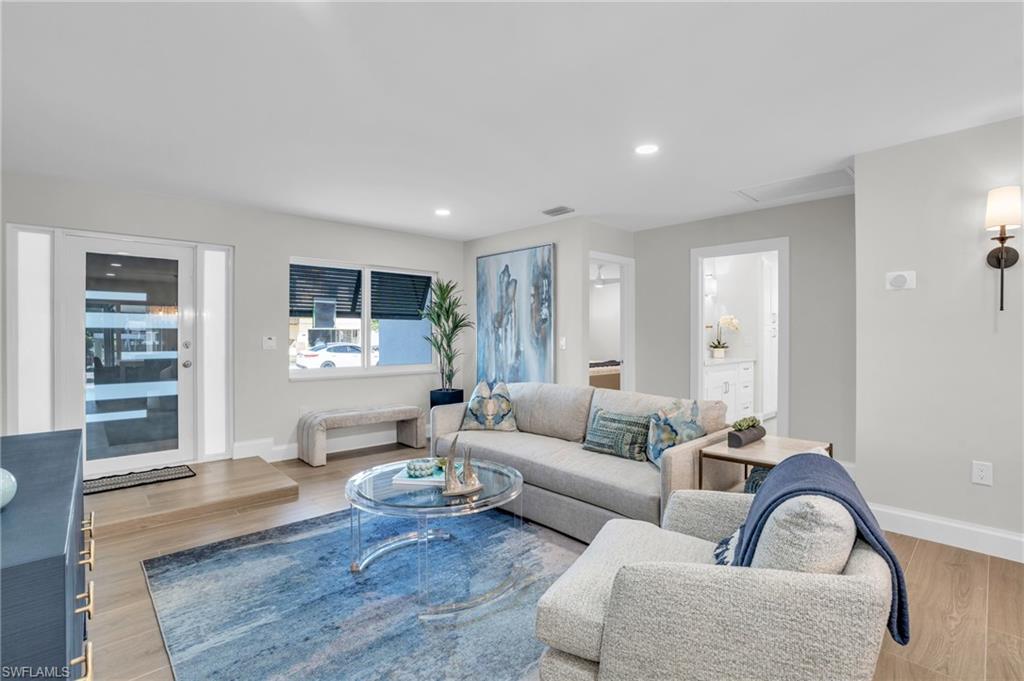 Walk right in and be amazed!   Feels new, smells new! Like walking into a designer show room!
