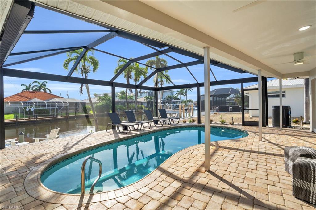 New Pool Cage with the panoramic cage for beautiful and relaxing views