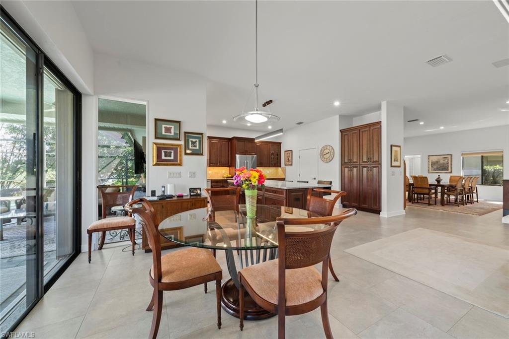 8301 Glenfinnan CIR photo 32