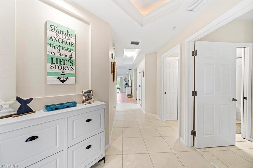 Entry Hallway w/Tray Ceiling