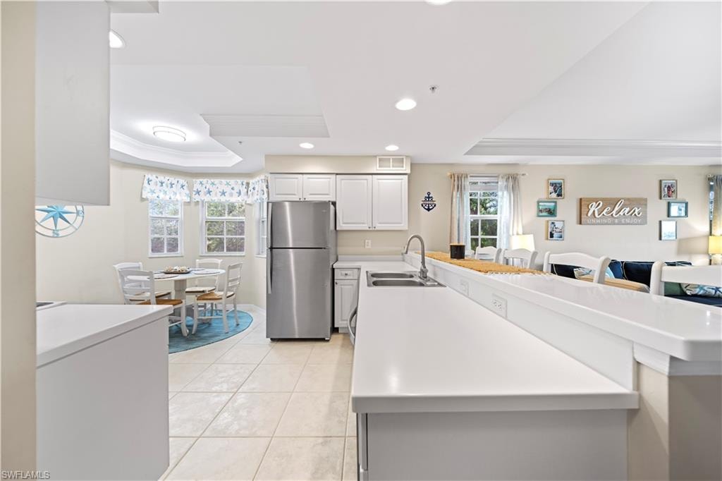 Breakfast Bar w/Corian Counters!