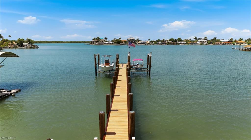 Dock is 100' allowing deep water access