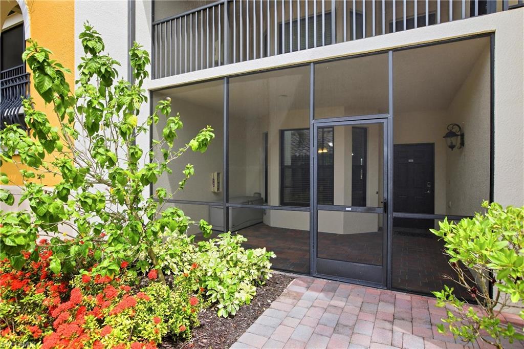 Entry / Front Lanai