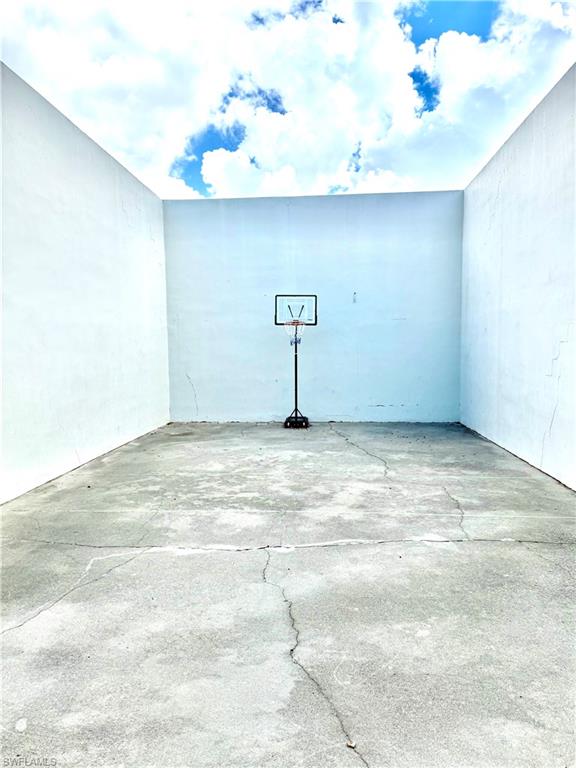 Basketball / Play Area