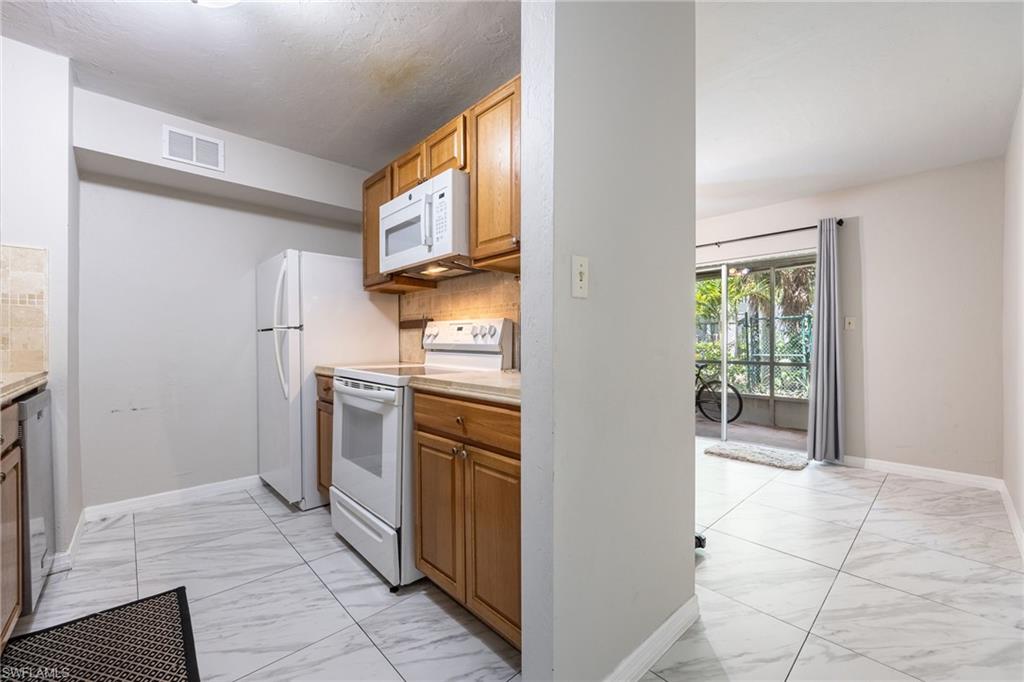 Kitchen to dining room orientation