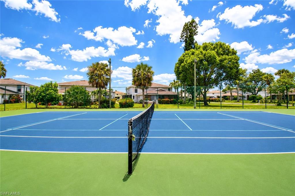 Tennis/pickleball courts
