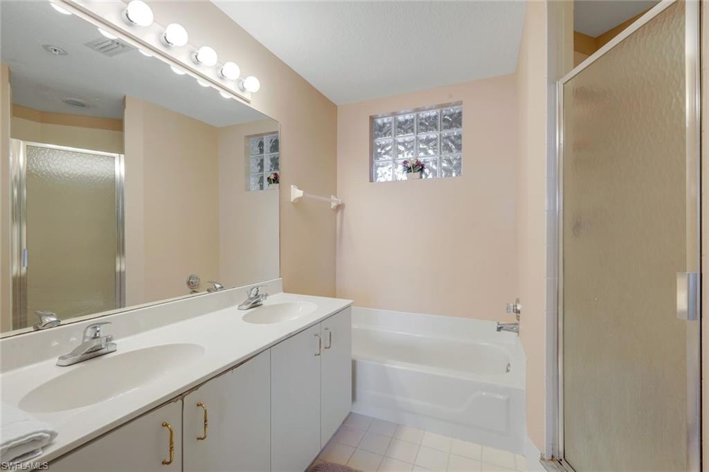 6384 Huntington Lakes CIR 103 photo 16