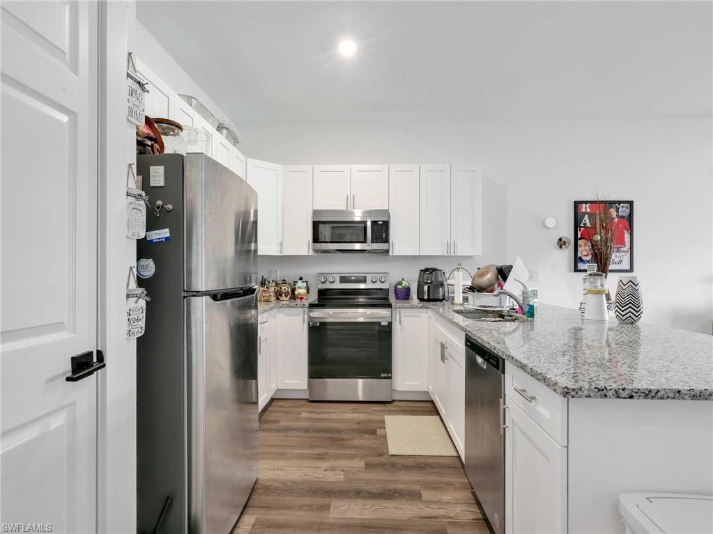 2224-2226 Kenneth AVE S photo 17
