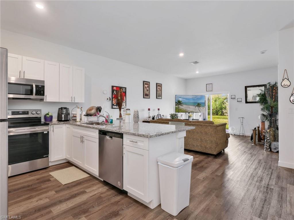 2224-2226 Kenneth AVE S photo 15
