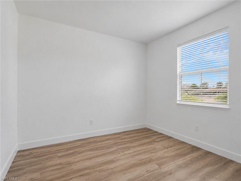 2224-2226 Kenneth AVE S photo 8