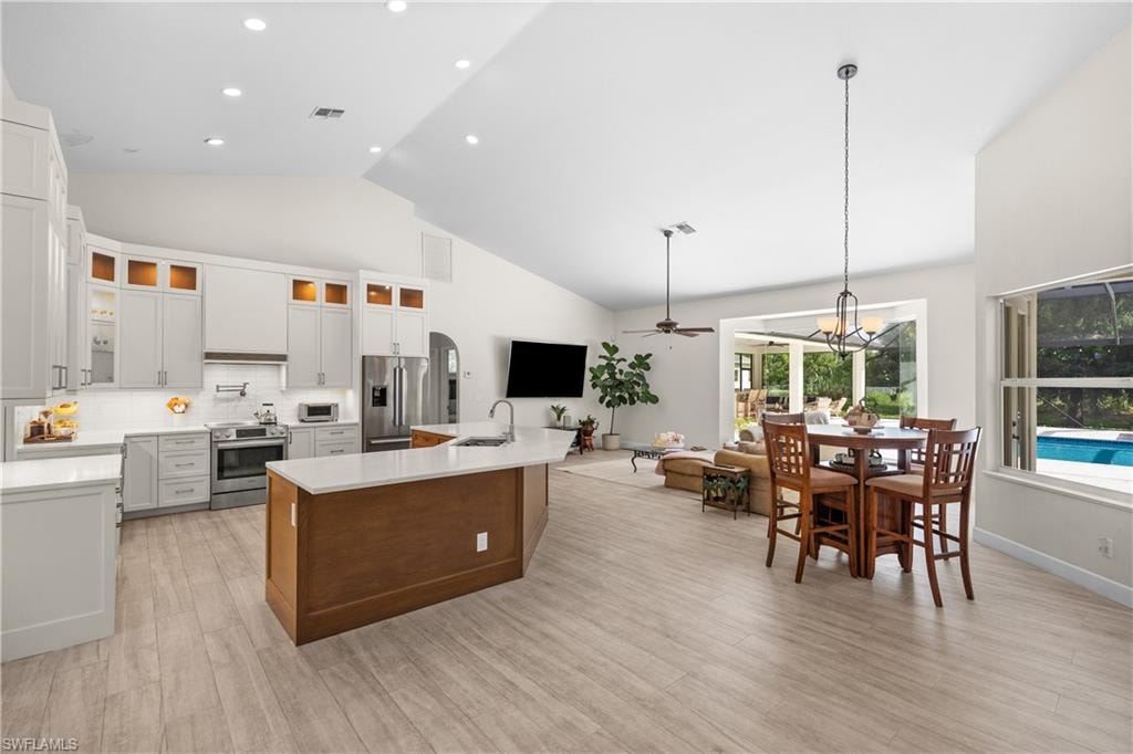 6521 Livingston Woods LN photo 13