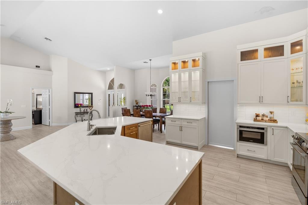 6521 Livingston Woods LN photo 12