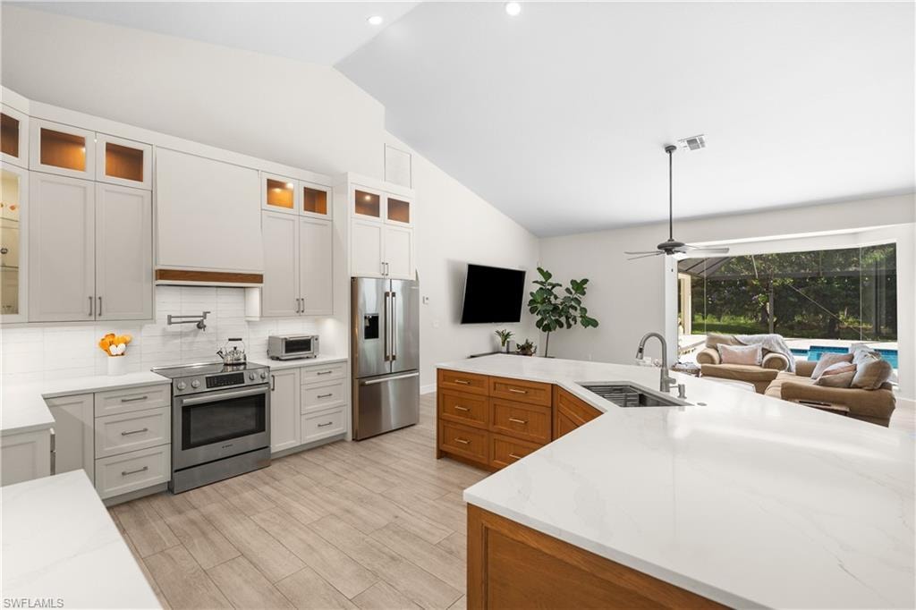6521 Livingston Woods LN photo 10