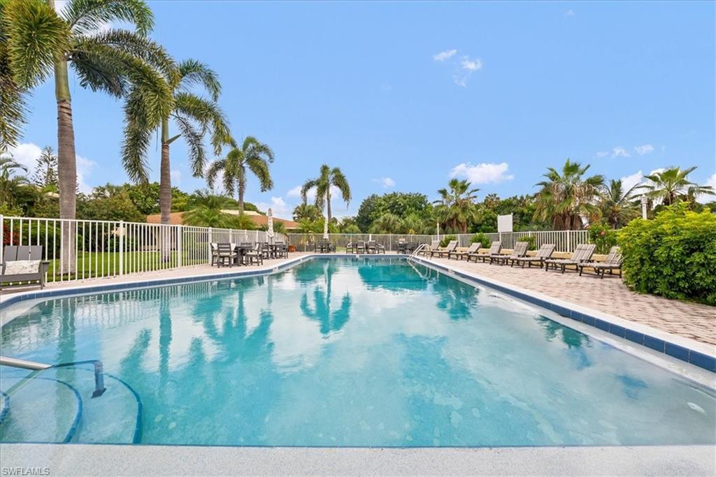 925 Palm View DR 111 photo 27