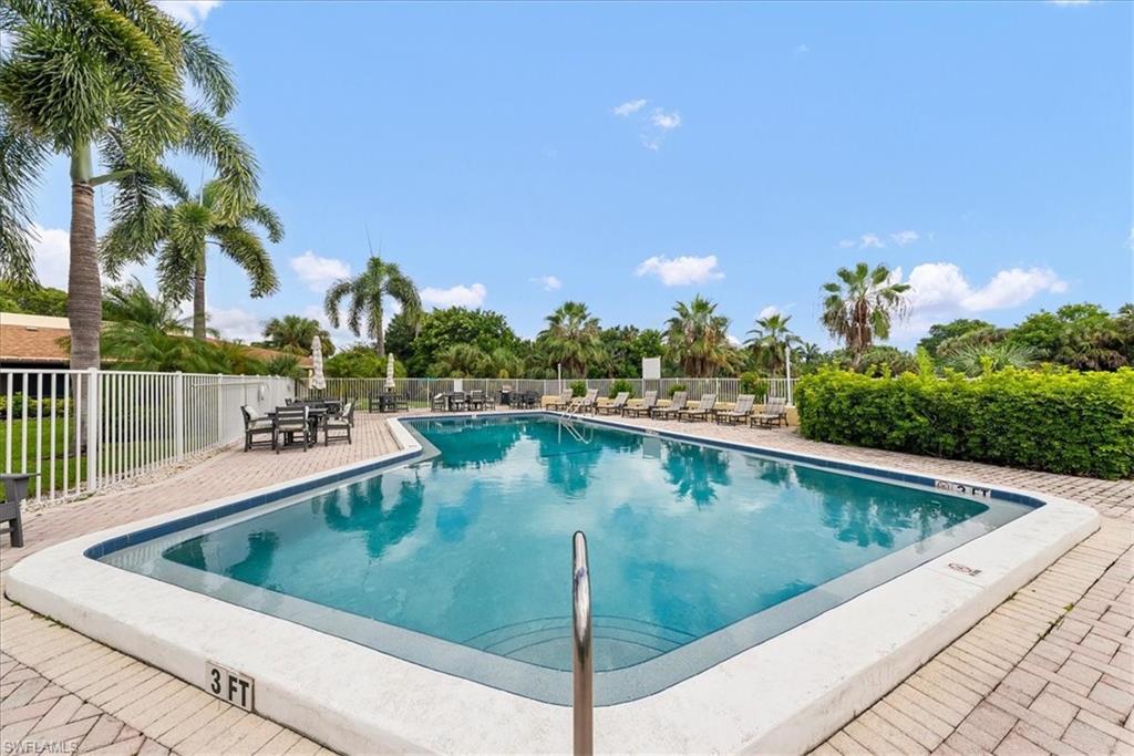 925 Palm View DR 111 photo 26