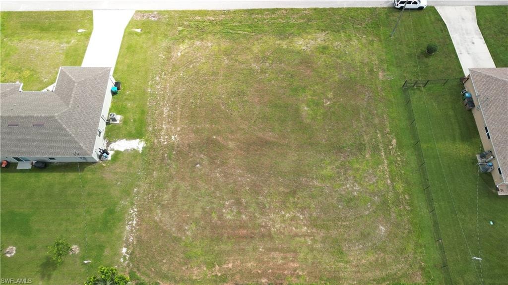 Expansive undeveloped lot featuring a mix of grass and natural ground cover