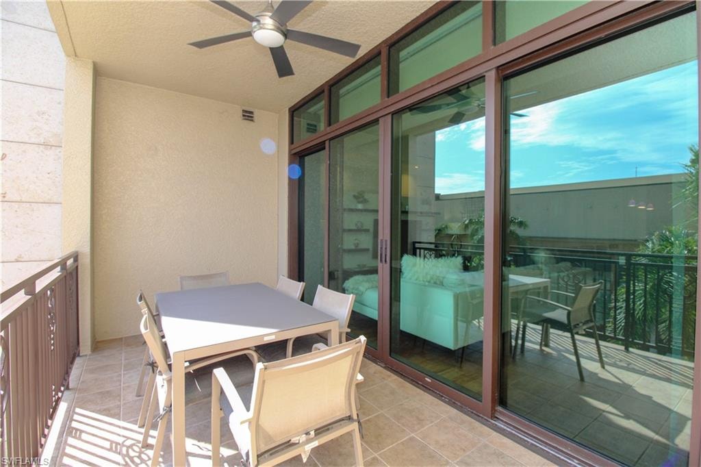 Balcony with ceiling fan