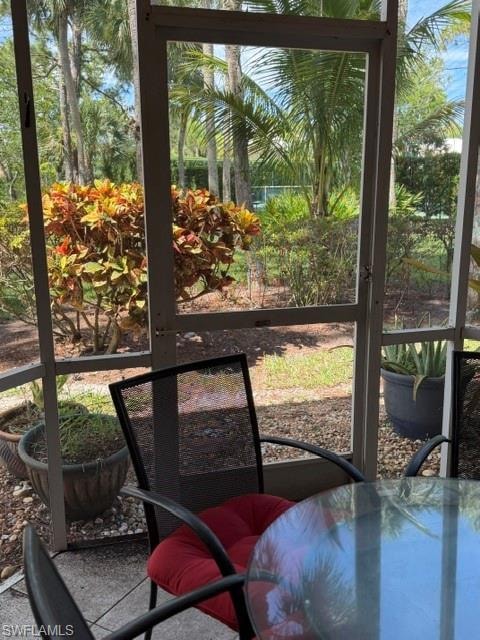 Access to screened in lanai through family or primary bedroom